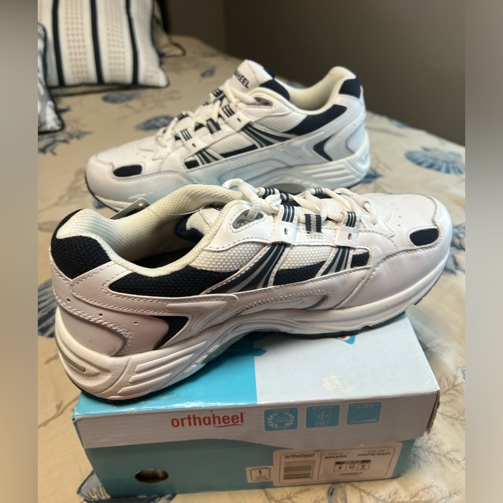 NWT - Men’s Orthaheel Walker Wide Sneaker (white/blue) - Picture 5 of 5